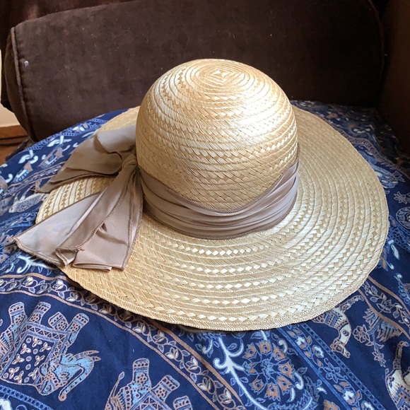 ?NWT Sunhat! Saks Fifth Avenue! main image 4